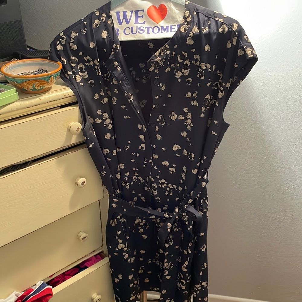 Absolutely adorable and flattering short-sleeved blue print polyester dress